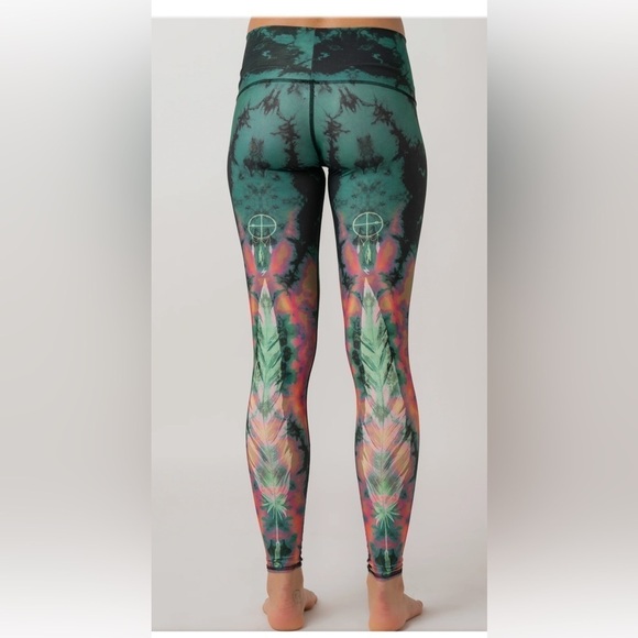 TEEKI Feather Dreamcatcher High Rise Hot Pant Leggings in Green - Picture 1 of 7